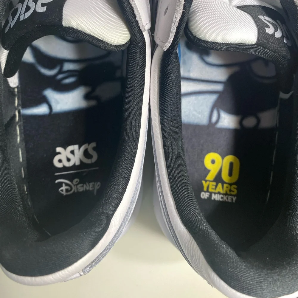 Asics tiger disney